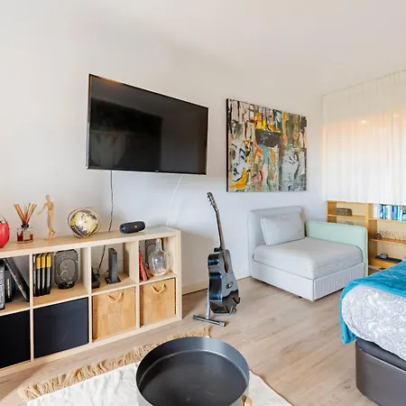 Cozy Retreat Near Lisbon With Sea View Apartment Almada
