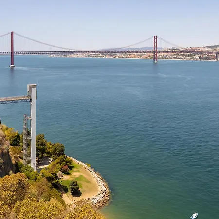 Cozy Retreat Near Lisbon With Sea View * Almada
